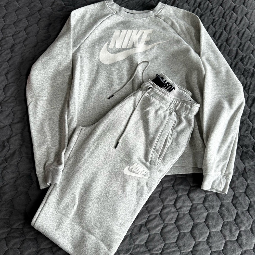 Nike Gray Sweatshirt and Joggers Set